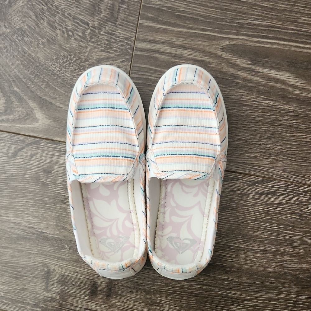 Roxy Girls Minnow Shoe - Size 1 Brand NEW Loafers
